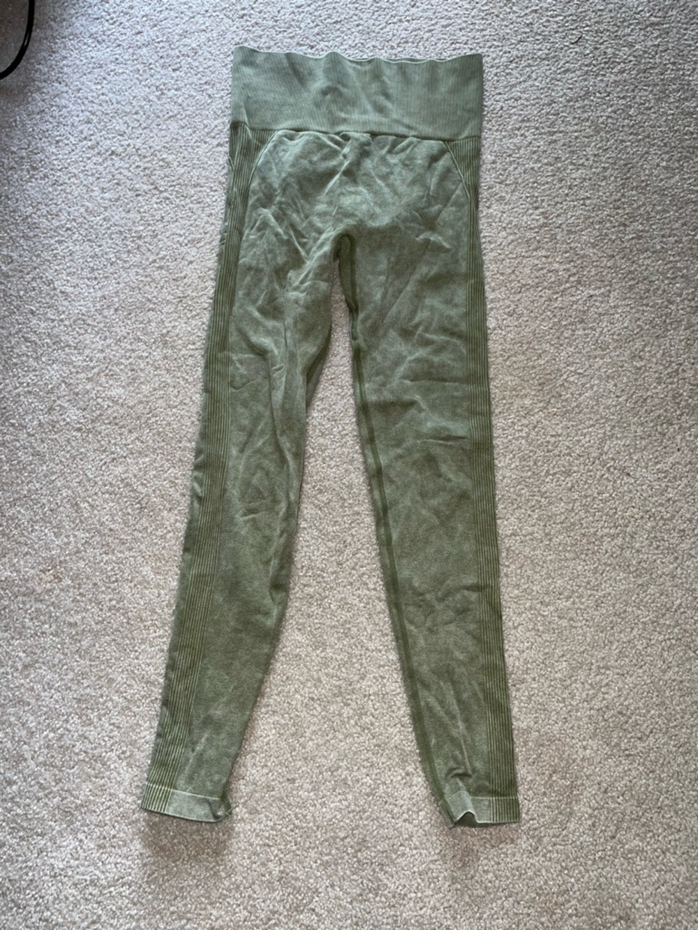 Olive Green Seamless Two-Piece Active Set w/ Scrunch Leggings - Picture 2 of 11